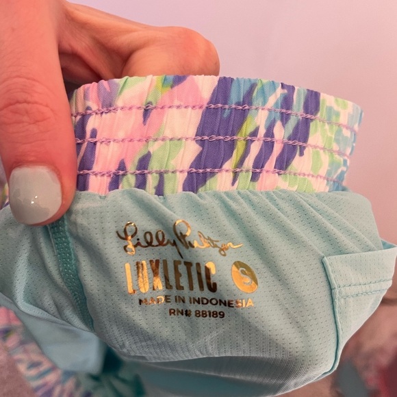 Lilly Pulitzer Luxeletic Ocean Trail Shorts Shell of a Party Size Small - Picture 4 of 4